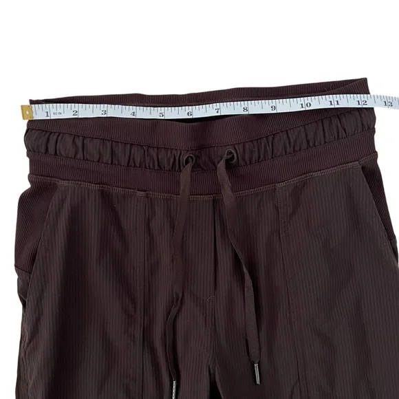 Lululemon‎ Dance Studio Mid-Rise Crop 25" in Chocolate Brown Size 2 - Picture 12 of 13
